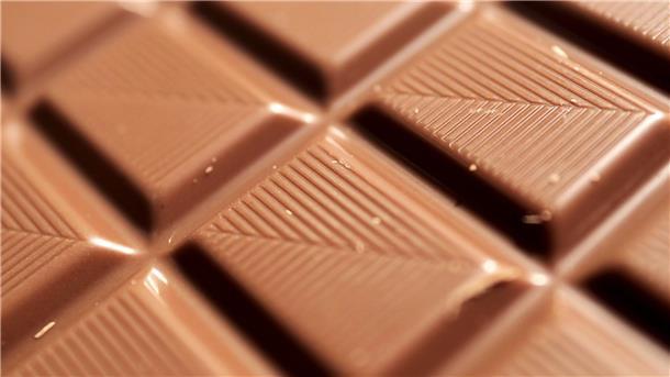 Nachdem die Polizei mehr als 100 Kilogramm Schokolade gefunden hat, ermitteln die Beamten zur Herkunft der Süßwaren. (Symbolbild)