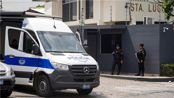 El Salvadors Präsident sagt Korruption den Kampf an Nachdem El Salvadors Staatschef Bukele der Korruption den Kampf ansagte, gingen Sicherheitskräfte gegen das Vermögen von Ex-Präsidenten Cristiani vor.