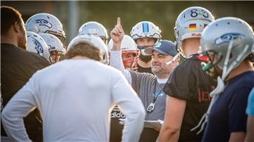 Nachdem es im Auswärtsspiel bei den Hannover Grizzlies zum Spielabbruch kam, wurde Cheftrainer JJ Fayed vom Vorstand der Seahawks beurlaubt.
