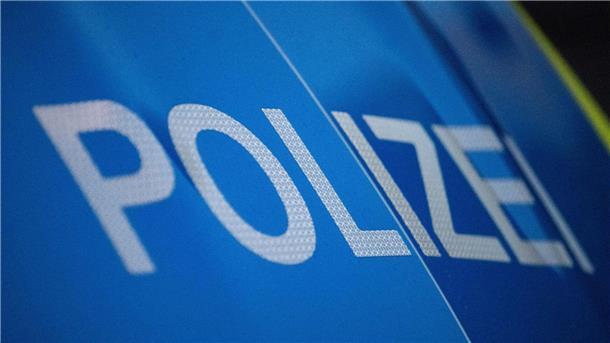 Nachdem Unbekannte am Wochenende Gegenstände auf dem Wulsdorfer Friedhof zerbrochen haben, hofft die Polizei nun auf Hinweise von Zeugen.