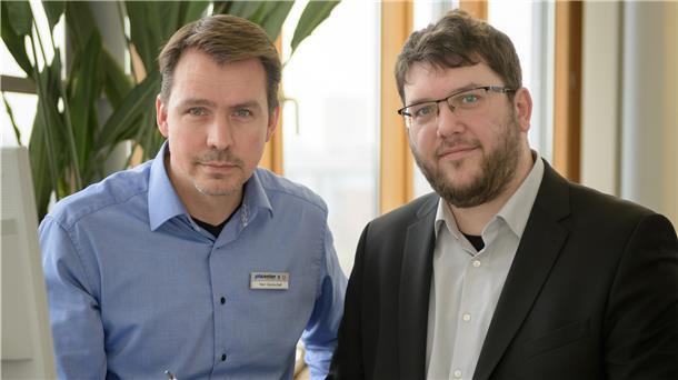 Nachfolger gesucht: Phillip Henschel (links), Sprecher des Bremerhavener Jobcenters, hofft, dass nach dem Wechsel von Oliver Jacobs zum Magistrat schnell ein neuer Experte für das Aufspüren von Sozialmissbrauch in Bremerhaven gefunden wird.