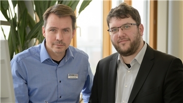 Nachfolger gesucht: Phillip Henschel (links), Sprecher des Bremerhavener Jobcenters, hofft, dass nach dem Wechsel von Oliver Jacobs zum Magistrat schnell ein neuer Experte für das Aufspüren von Sozialmissbrauch in Bremerhaven gefunden wird.