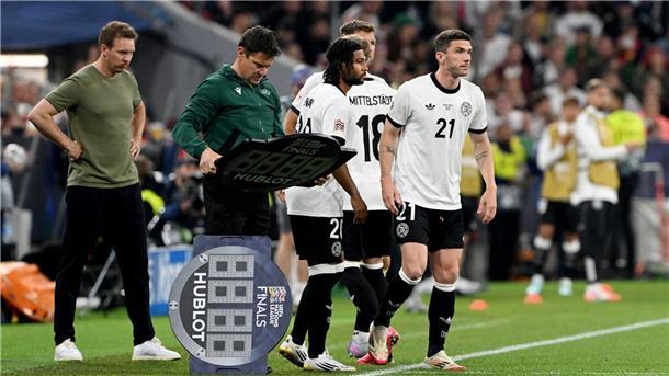 Matthäus kritisiert Nagelsmann: Hat Mannschaft verunsichert Nächster missglückter Dreifach-Wechsel: Bundestrainer Julian Nagelsmann (l) bringt beim Stand von 1:0 Serge Gnabry, Niclas Füllkrug und Robin Gosens.