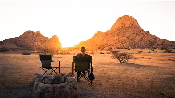 Mann in Afrika in der Natur
