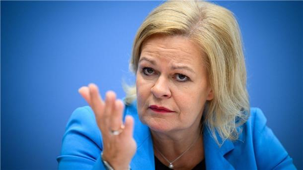 Faeser pocht auf Verschärfung des Waffenrechts Nancy Faeser: „Ich bin nicht bereit, auf weitere furchtbare Gewalttaten zu warten, bis wir handeln.“