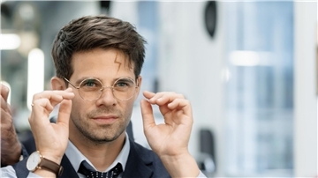 Narbe auf der Stirn, Brille auf der Nase: Der Schauspieler Josef Ellers verwandelt sich fast täglich in Harry Potter.