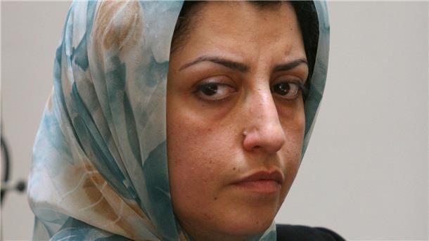 Iranerin Narges Mohammadi mit Friedensnobelpreis geehrt Narges Mohammadi auf einer Aufnahme aus dem Jahr 2007.