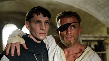 Narziss (Sabin Tambrea, l.) und Goldmund (Jannis Niewöhner).