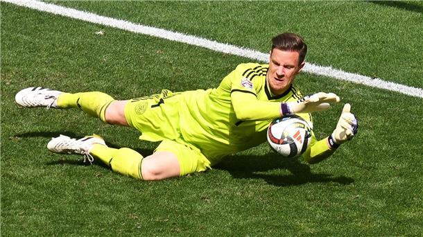 Berichte: Ter Stegen bei Barça wohl nur Nummer drei im Tor Nationaltorwart Marc-André ter Stegen soll in der kommenden Saison wohl nicht mehr im Tor der Katalanen stehen.