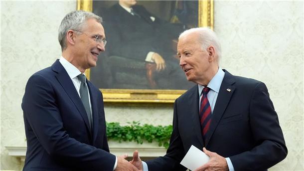 Deutsche Verteidigungsausgaben bei 90,6 Milliarden Euro Nato-Generalsekretär Stoltenberg (l) lobte bei einem Treffen mit US-Präsident Biden die Entwicklung als „größte Steigerung seit Jahrzehnten“.