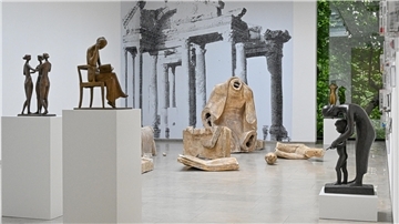 Natürlich ist auch Gerhard Marcks mit seinen Figuren in der Ausstellung „Das Kapital. Alles Marcksist*innen“ vertreten. Der Bildhauer setzte auf eine figürliche Darstellung, doch es ging ihm immer auch um die Form.
