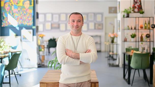 Warum Cafés Laptops verbannen „Natürlich machen wir Ausnahmen“, sagt Ilia Basilashvili, Inhaber des Café ILOstan in Berlin.