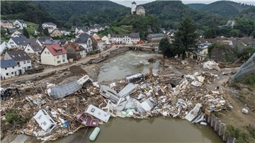 Naturkatastrophen brechen nach einer UN-Analyse unter anderem wegen des Klimawandels über immer mehr Menschen herein.