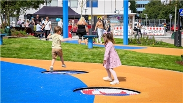Neben der Großen Kirche wurde der neue Kirchpark eröffnet.