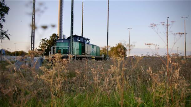 Kennen Sie diese traumhaften Fotospots in Bremerhaven? Neben einer Ruine und dem Hafenbecken, gibt es hier auch Bahngleise als Foto-Motiv.