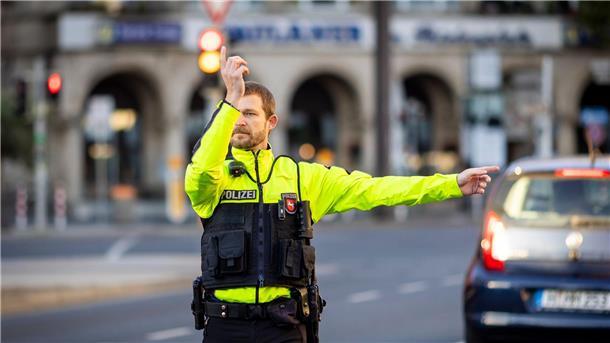 Neben vielen Info-Angeboten will die Polizei am Aktionstag auch verstärkt den Verkehr kontrollieren. (Archivbild)
