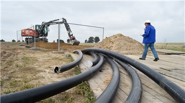 Neue Anlagentechnik und neue Leitungen: Um das Wasserstoff-Testfeld auf dem Flugplatz Luneort mit großen Energiemengen versorgen zu können, muss auch das Netz ausgebaut werden. 