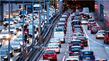 „Neue Benziner oder Diesel fahren im Schnitt 18 Jahre auf den Straßen.“ Ein Problem fürs Klima.