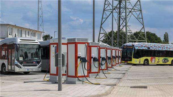 Hamburger Busflotte soll bis 2032 elektrifiziert sein Neue Betriebshöfe für E-Busse brauchen große Flächen