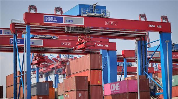 Großreederei MSC soll Zukunft des Hamburger Hafens sichern Neue elektrische Lagerblöcke am Container Terminal Burchardkai der Hamburger Hafen und Logistik AG (HHLA).