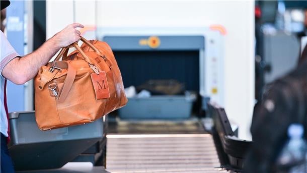 Fünf Jahre BER – Wie läuft es am Hauptstadtflughafen heute? Neue Scanner vereinfachen seit einigen Monaten die Abläufe bei den Sicherheitskontrollen. (Archivbild)