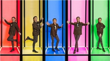 Neuer Moderator der Dating-Show „Naked Attraction“ ist Julian F. M. Stoeckel.