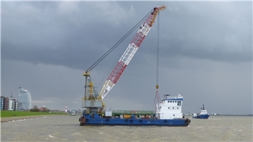 Neuer Schwimmkran in Bremerhaven: „BHV Hercules“.