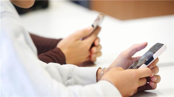 Neuseeland verbietet Mobiltelefone an Schulen Neuseeland verbietet Mobiltelefone an Schulen.