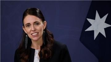 Neuseelands Premierministerin Jacinda Ardern hat sich für eine abfällige Bemerkung über einen Oppositionspolitiker entschuldigt.