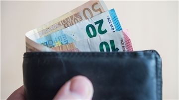 Nicht alle Menschen, die die Energiepauschale ausgezahlt bekommen haben, benötigen das Geld tatsächlich. Es gibt deshalb Appelle, es zu spenden für diejenigen, denen die steigenden Energiepreise die Lebenshaltung schwierig machen.
