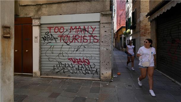 Venedig: Platzverweise für Touris, Fußfesseln für Diebe? Nicht alle Touristen sind willkommen: Laut Regionalpräsident Zaia will die Region „kein fruchtbarer Boden für den Proletentourismus werden“. (Symbolbild)