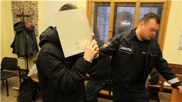 Nicht mehr elf Brandstiftungen werden dem jungen Feuerwehrmann aus Bremerhaven vorgeworfen, sondern nur noch drei. In Haft blieb er trotzdem.