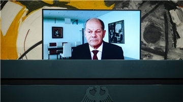 Nicht mehr nur auf dem Bildschirm: Kanzler Olaf Scholz hat seine Corona-Isolation beendet.