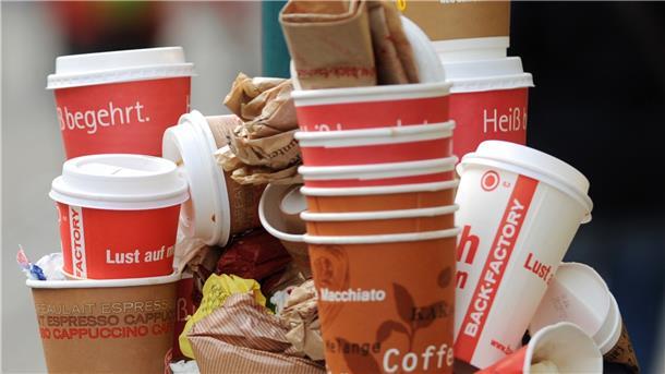Nicht nachhaltig: Einweg-Kaffeebecher erzeugen viel Plastikmüll.