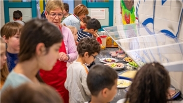 Nicht nur an der Pestalozzischule bekommen die Kinder ein kostenloses Frühstück ehrenamtlich serviert.