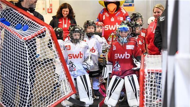 Nicht nur die Pinguins-Profis sind von der Hallensperrung betroffen. Auch der Eishockey-Nachwuchs kann derzeit nicht in Bremerhaven trainieren und spielen.