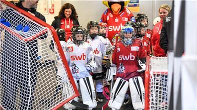 Nicht nur die Pinguins-Profis sind von der Hallensperrung betroffen. Auch der Eishockey-Nachwuchs kann derzeit nicht in Bremerhaven trainieren und spielen.