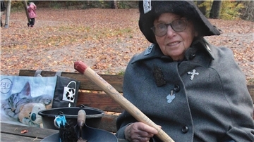 Nicht nur passionierte Pilgerin, sondern auch Hobby-Archäologin: Ingeborg Helms.