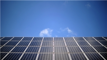 Nicht nur wenn es um die Förderung von Solaranlagen geht, lügt so mancher angebliche Geschäftsmensch am Telefon das Blaue vom Himmel herunter. Seriöse Anbieter und die Polizei warnen vor Geschäftsangeboten am Telefon.