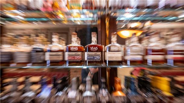 Handelsstreit eskaliert - Gegenzölle von EU und China Nicht von den Zusatzzöllen betroffen: amerikanischer Whiskey und andere alkoholische Getränke. (Archivbild)