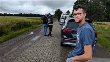 Nichts geht mehr, aber Kevin aus Bremerhaven ist nicht vom Verkehrschaos überrascht, nimmt die Situation gelassen.