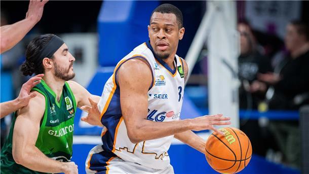 Nick Hornsby (rechts) wird in der kommenden ProA-Saison nicht für die Eisbären auflaufen.
