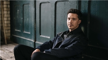 Nico Santos erinnert mit seinem neuen Album an sein Idol Michael Jackson. 