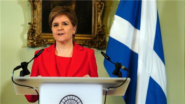 Schottische Regierungschefin Sturgeon kündigt Rücktritt an Nicola Sturgeon war im November 2014 als Regierungschefin angetreten, nachdem sich die Schotten in einem ersten Referendum gegen die Unabhängigkeit entschieden hatten - das war allerdings vor dem Brexit. Sie ist damit die am längsten amtierende schottische Regierungschefin.