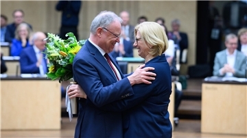 Niedersachsens bald aus dem Amt scheidender Ministerpräsident Weil wird im Bundesrat mit viel Beifall verabschiedet.