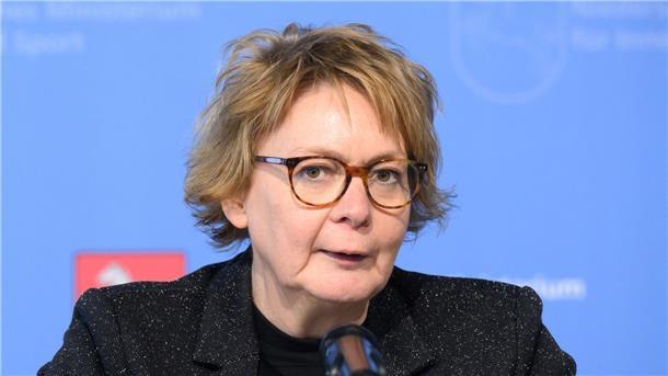 Ministerin: Keine Gründe für Weihnachtsmarkt-Verzicht Niedersachsens Innenministerin Daniela Behrens (SPD) hält es für unbegründet, aus Angst keine Weihnachtsmärkte zu besuchen. (Archivfoto)