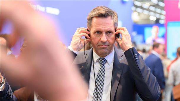 Niedersachsens künftiger Regierungschef Olaf Lies blickt erwartungsvoll auf die nächste Bundesregierung. (Archivbild)