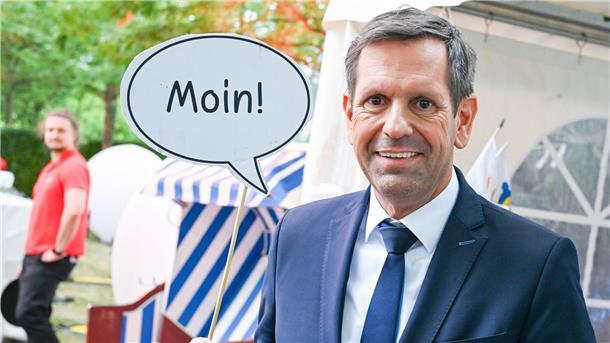 Ministerpräsident Lies verrät Lieblingsspruch auf Platt Niedersachsens Ministerpräsident Olaf Lies kann nach eigenen Angaben Plattdeutsch besser verstehen als sprechen. (Archivbild)