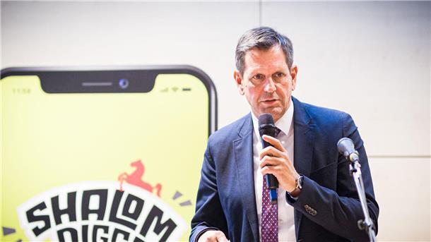 „Shalom Digga“: So will Niedersachsen den Judenhass stoppen Niedersachsens Ministerpräsident Olaf Lies unterstützt die Kampagne, die sich vor allem an junge Leute richtet.