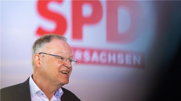 Niedersachsen: SPD stimmt für Koalition mit den Grünen Niedersachsens Ministerpräsident Stephan Weil hat die Unterstützung seiner SPD für eine Koalition mit den Grünen.
